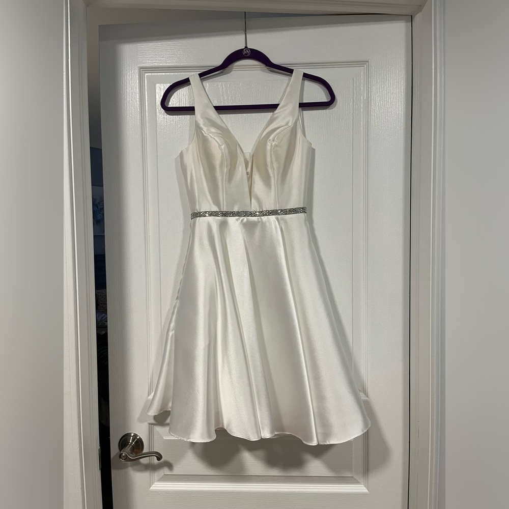 White cocktail dress - Picture 2 of 4